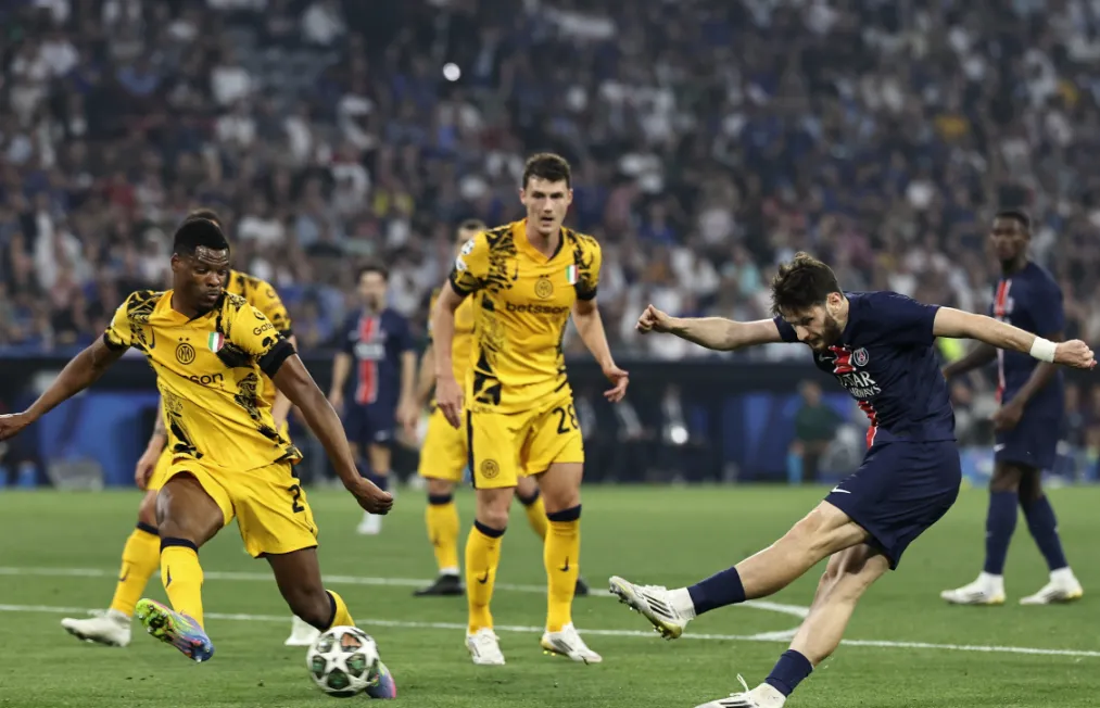The Favorites: Possession and Pressing